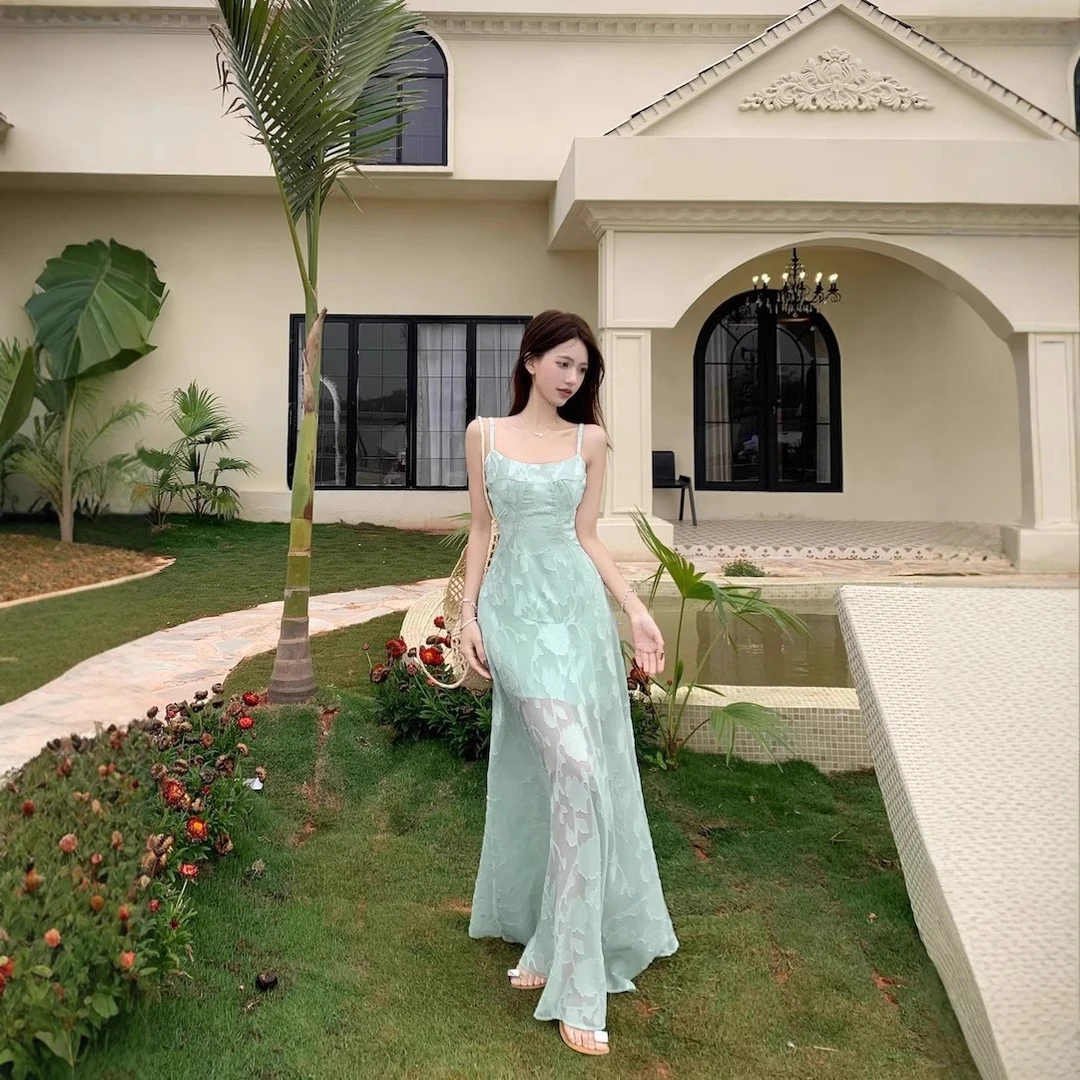 法式浪漫薄荷曼波蕾丝吊带连衣裙女夏季海边度假穿搭收腰显瘦长裙