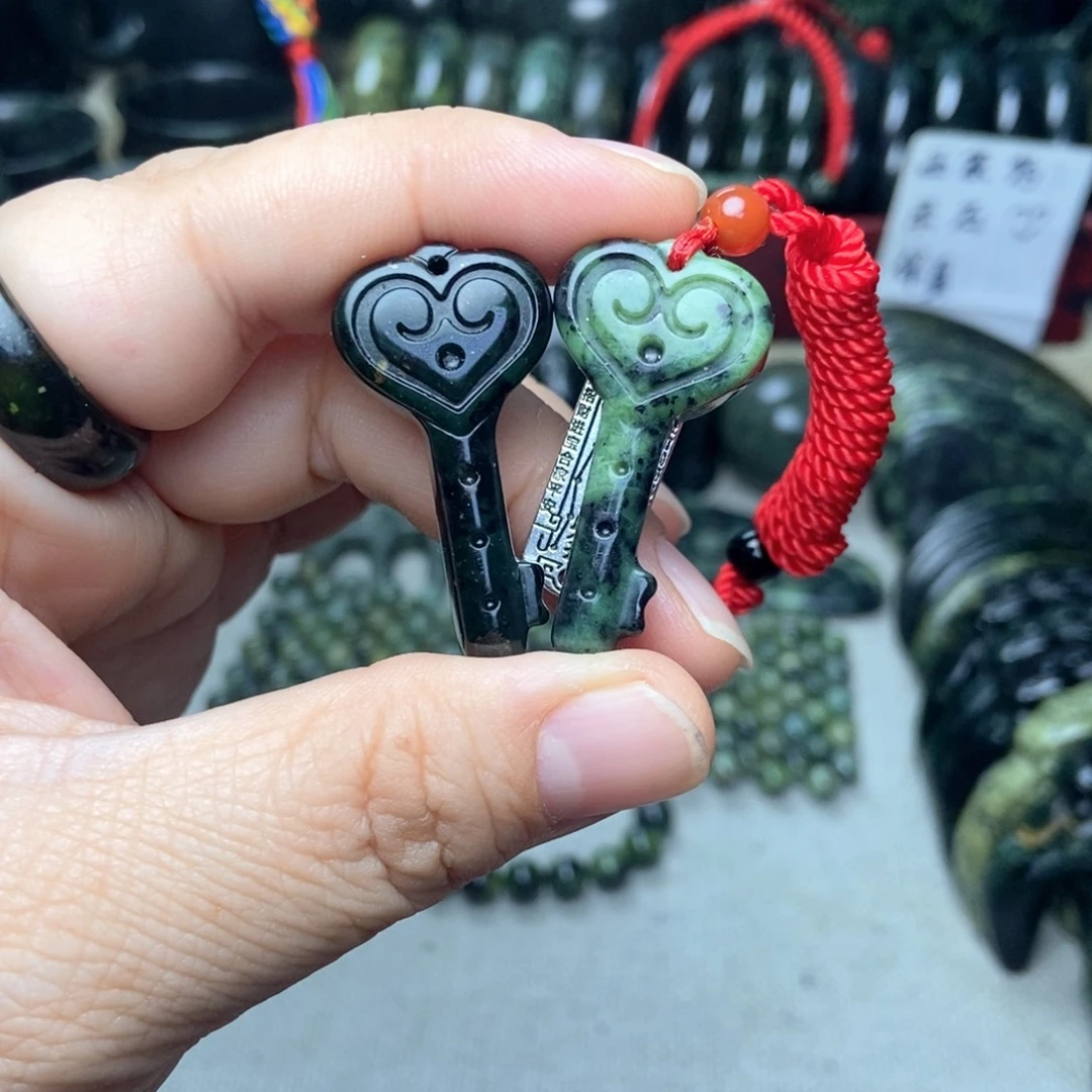 蛇纹石玉未镶嵌颈饰智齿（光）