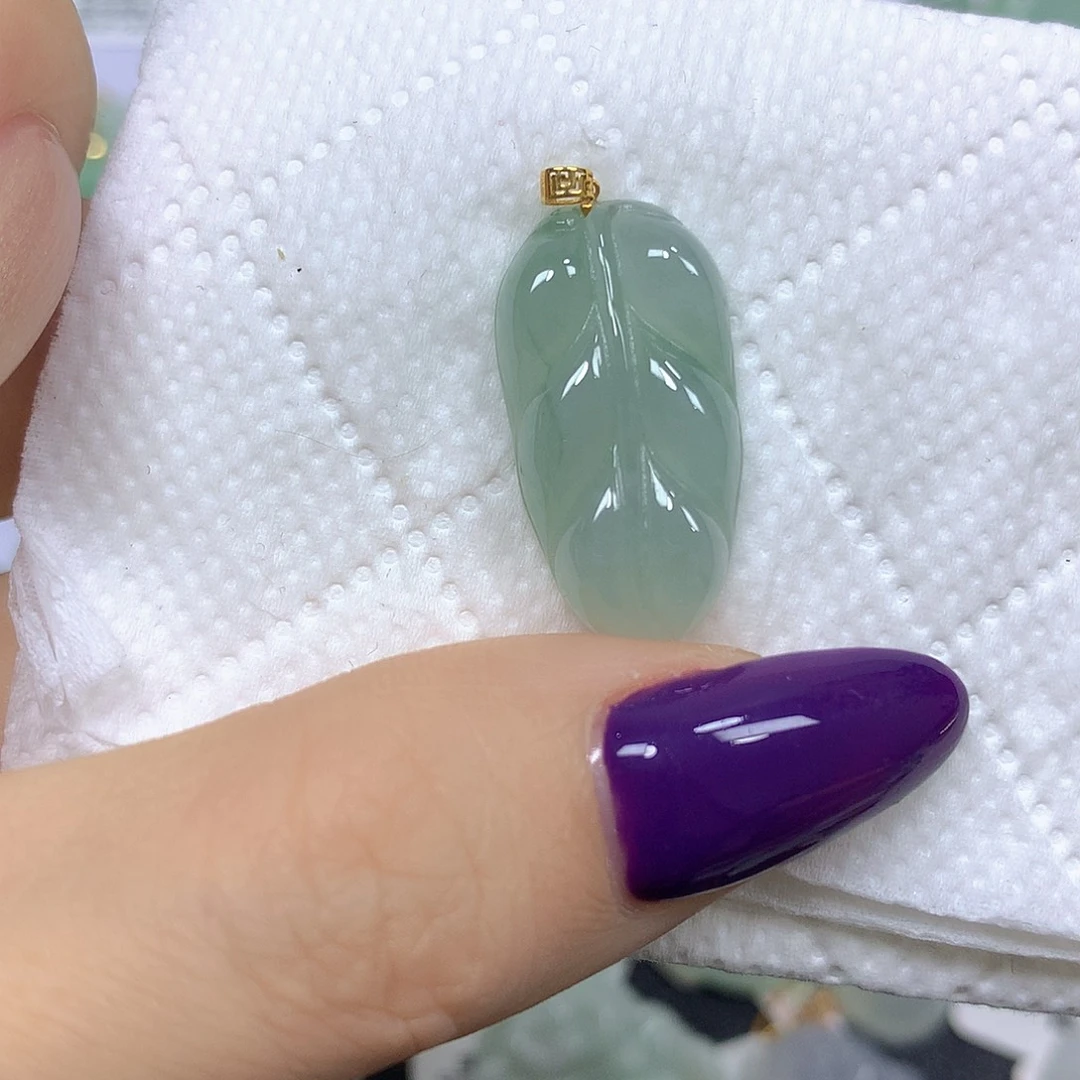 翡翠18K金镶嵌颈饰挂件