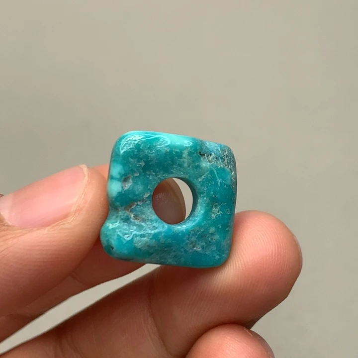 绿松石颈饰未镶嵌