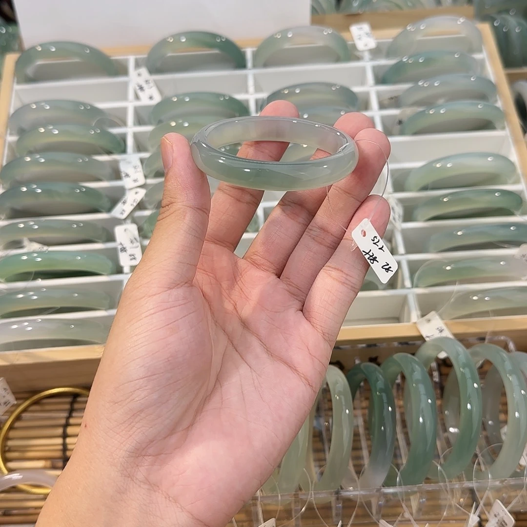 玛瑙/玉髓未镶嵌手镯圈口52.2
