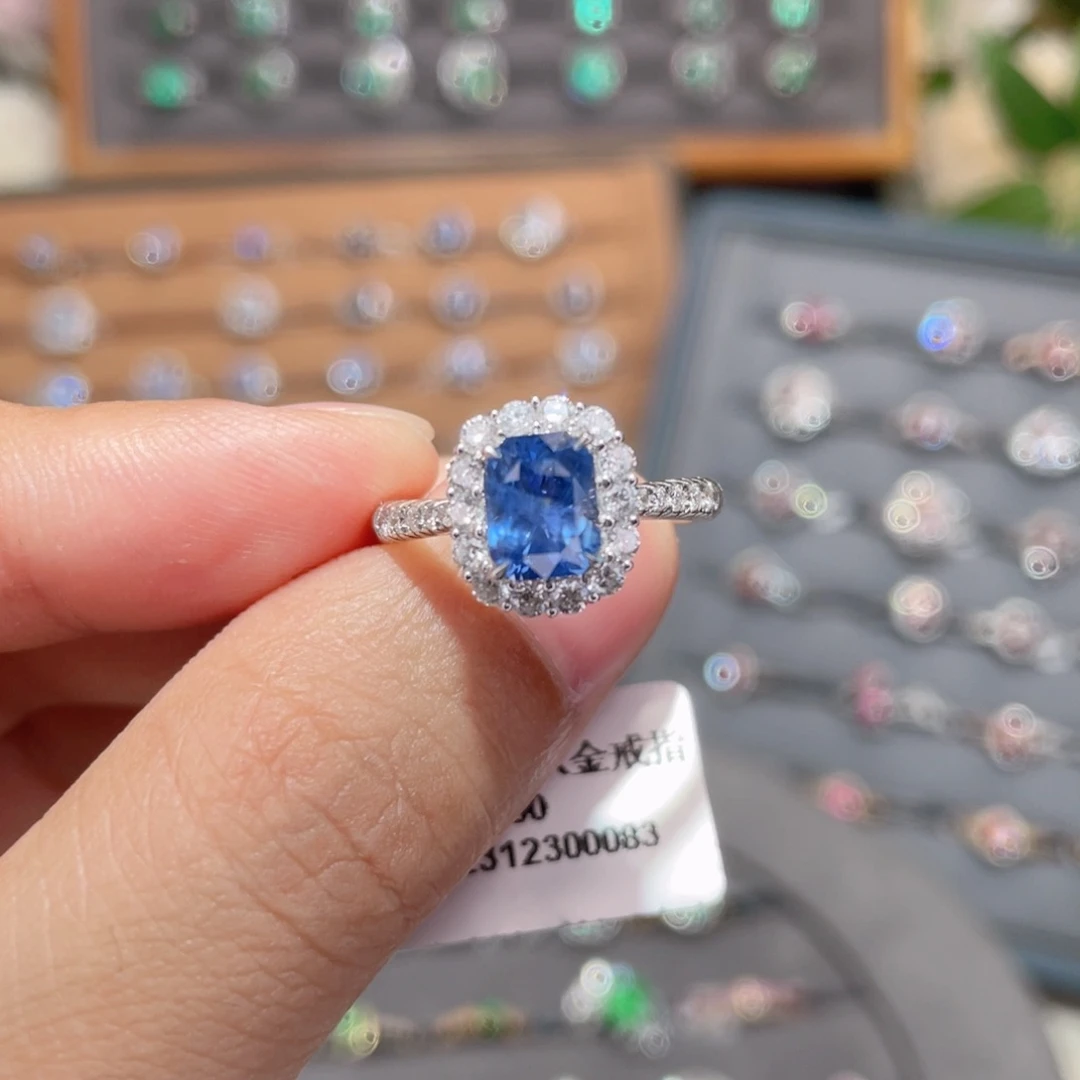 蓝宝石戒指18K金镶嵌2.68ct 无烧矢车菊