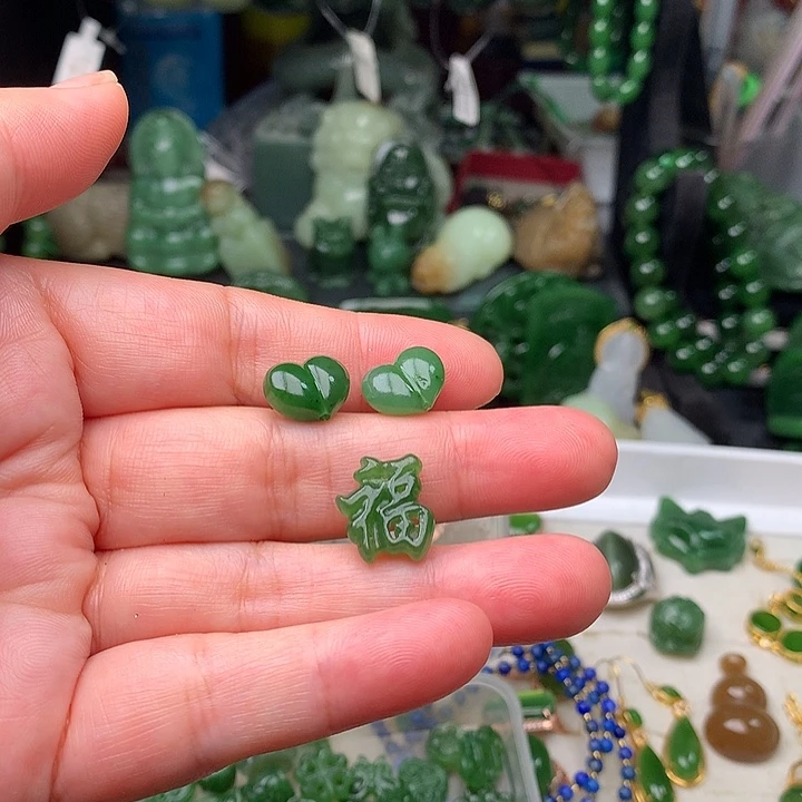 鸿***上和田玉未镶嵌颈饰