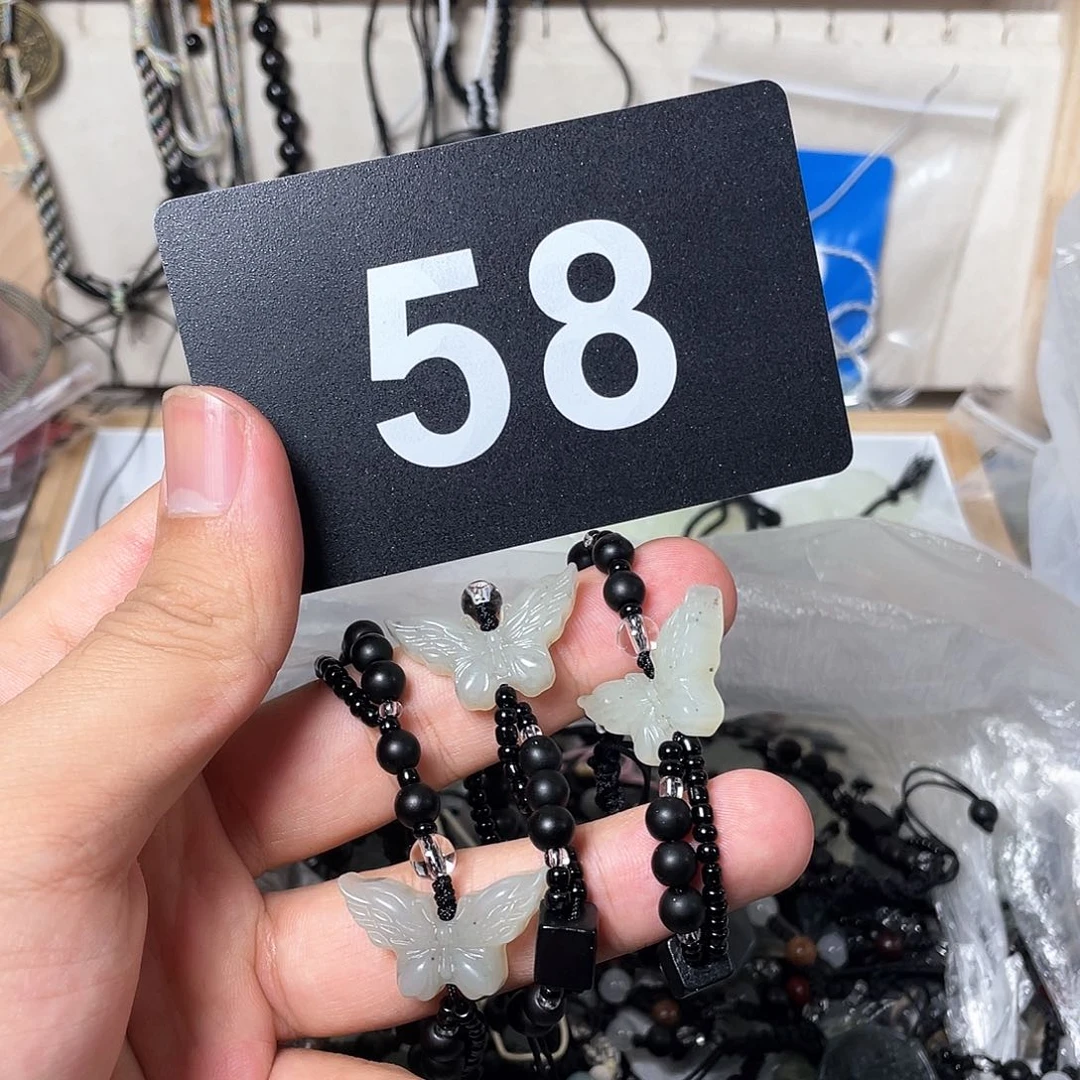 蛇纹石玉颈饰合金