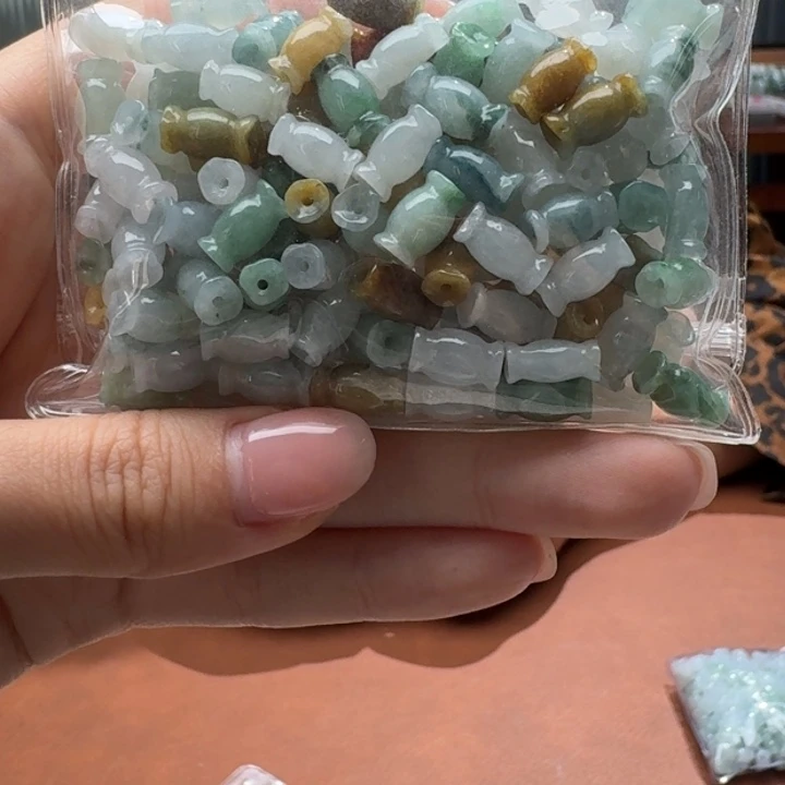 未镶嵌挂件翡翠福利1个，不包邮，拍一单邮费发货