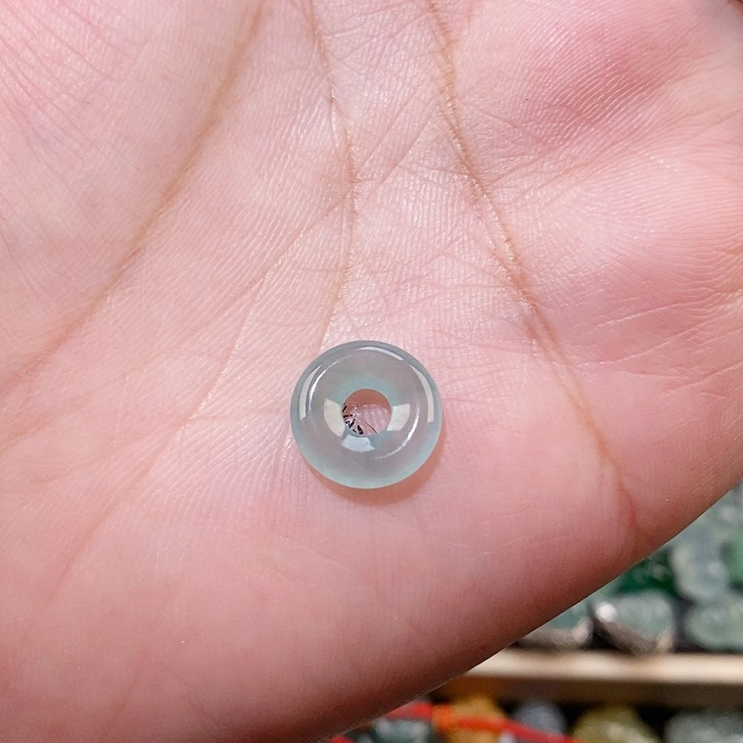 翡翠未镶嵌颈饰冰种甜甜圈