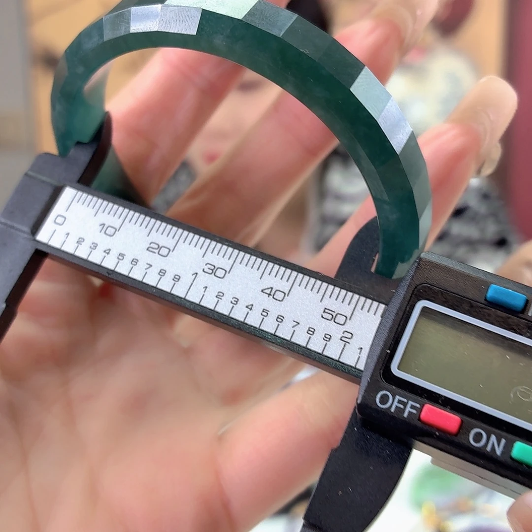 翡翠未镶嵌手镯翡翠