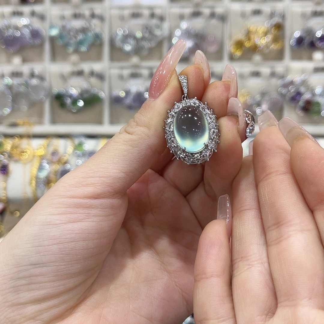 ****蛇纹石玉未镶嵌颈饰