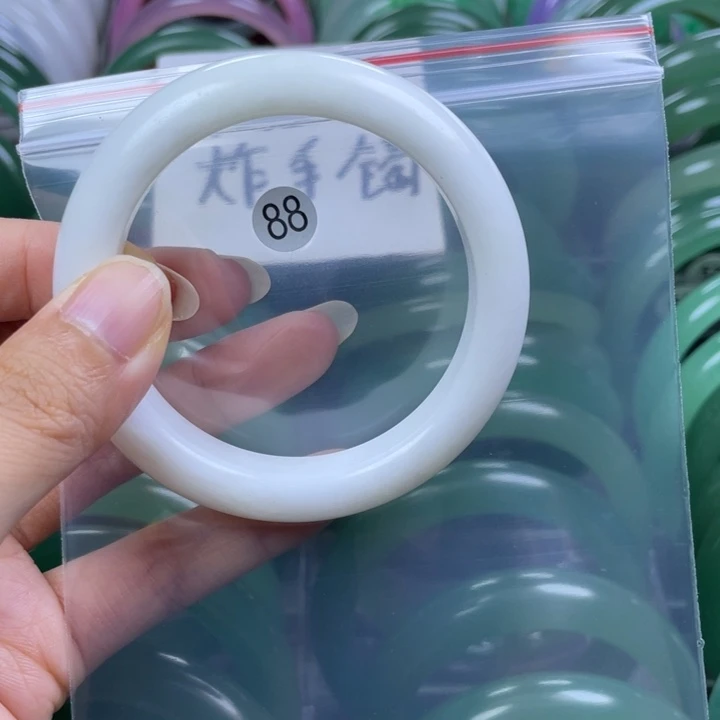 未镶嵌手镯石英岩玉54