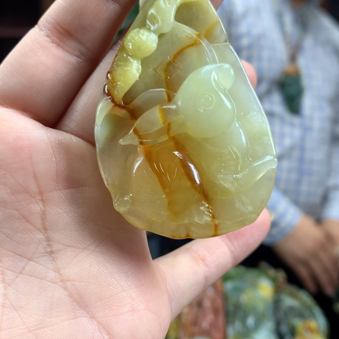 蛇纹石玉未镶嵌颈饰