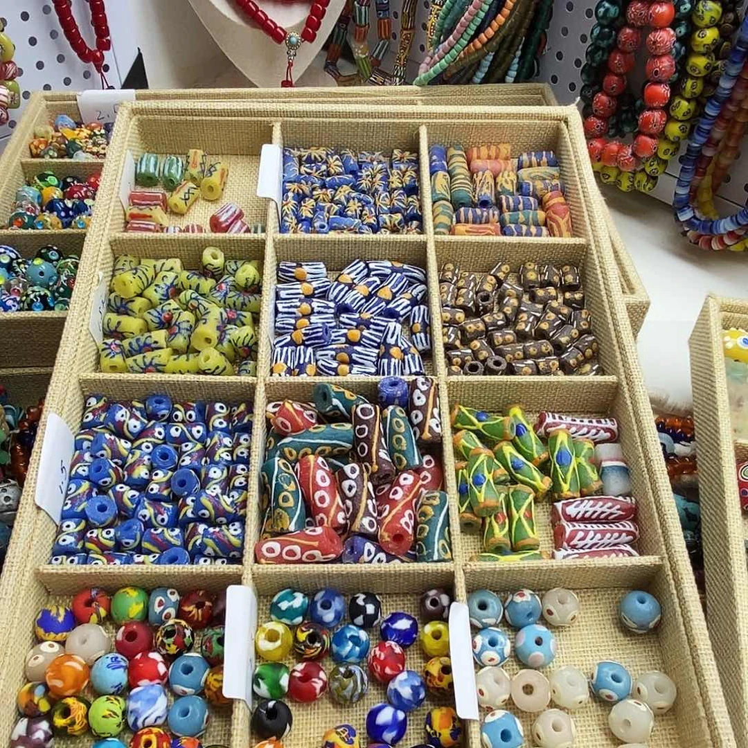 颈饰琉璃散珠2号盘，137