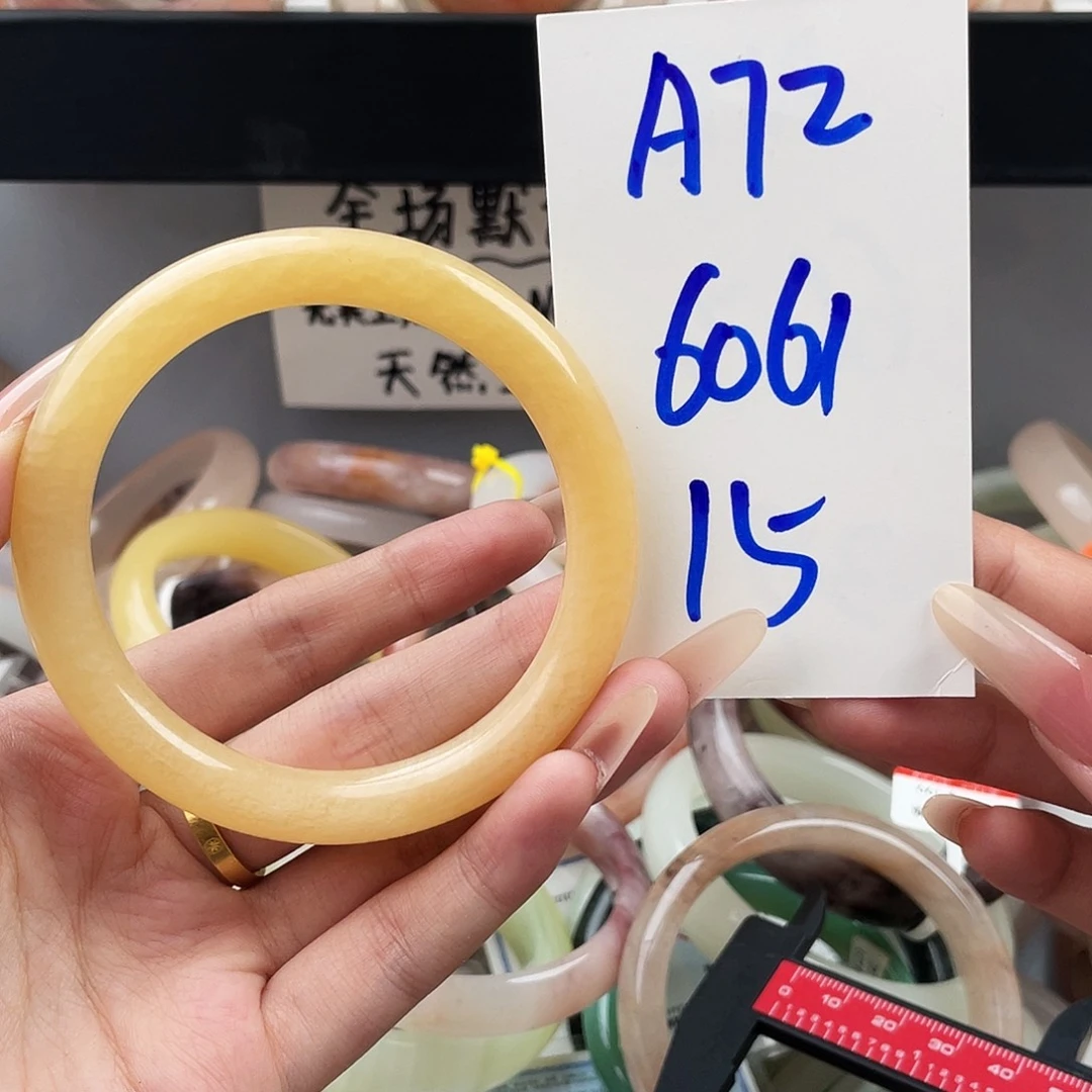 石英质玉未镶嵌手镯A72