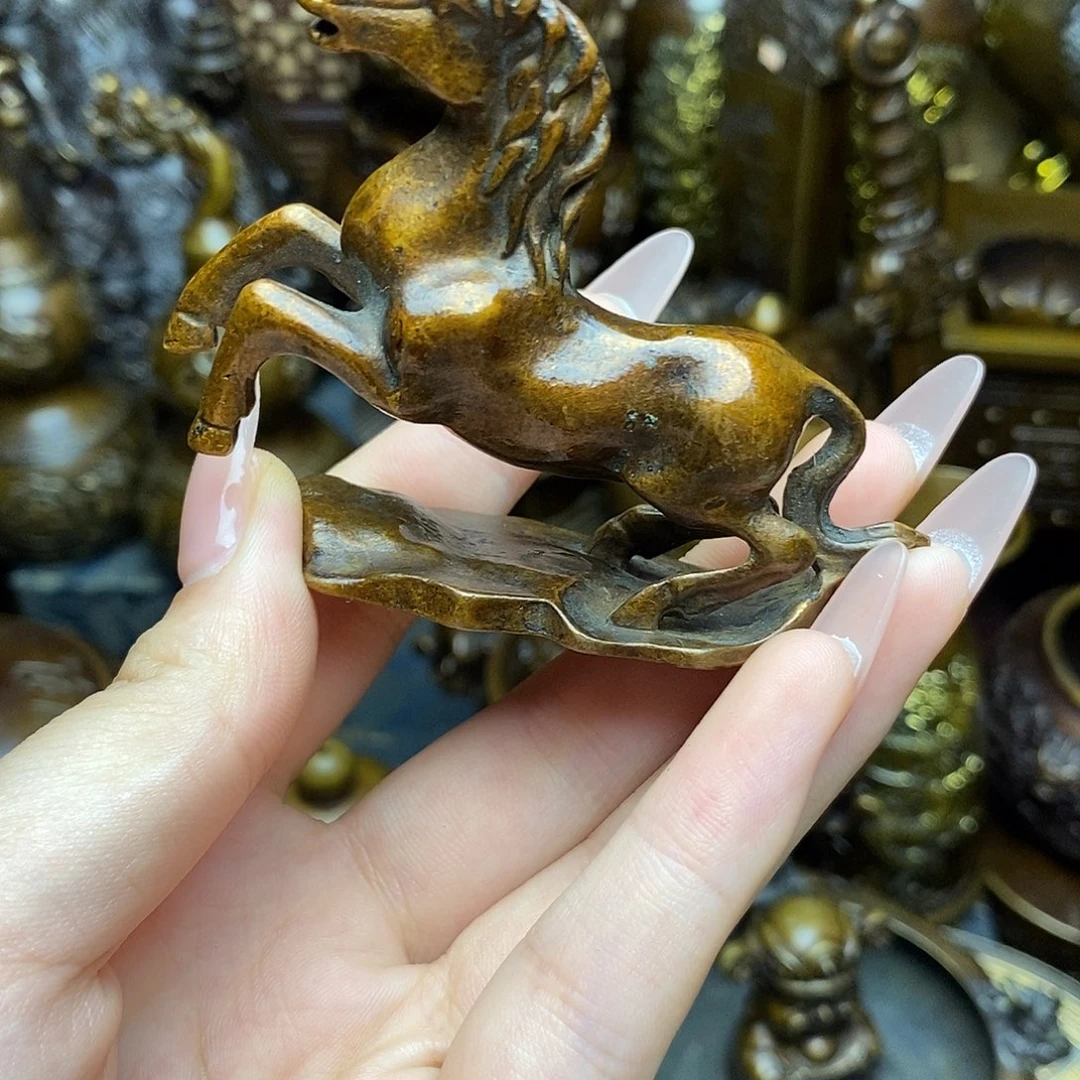 铜器摆件做工精良