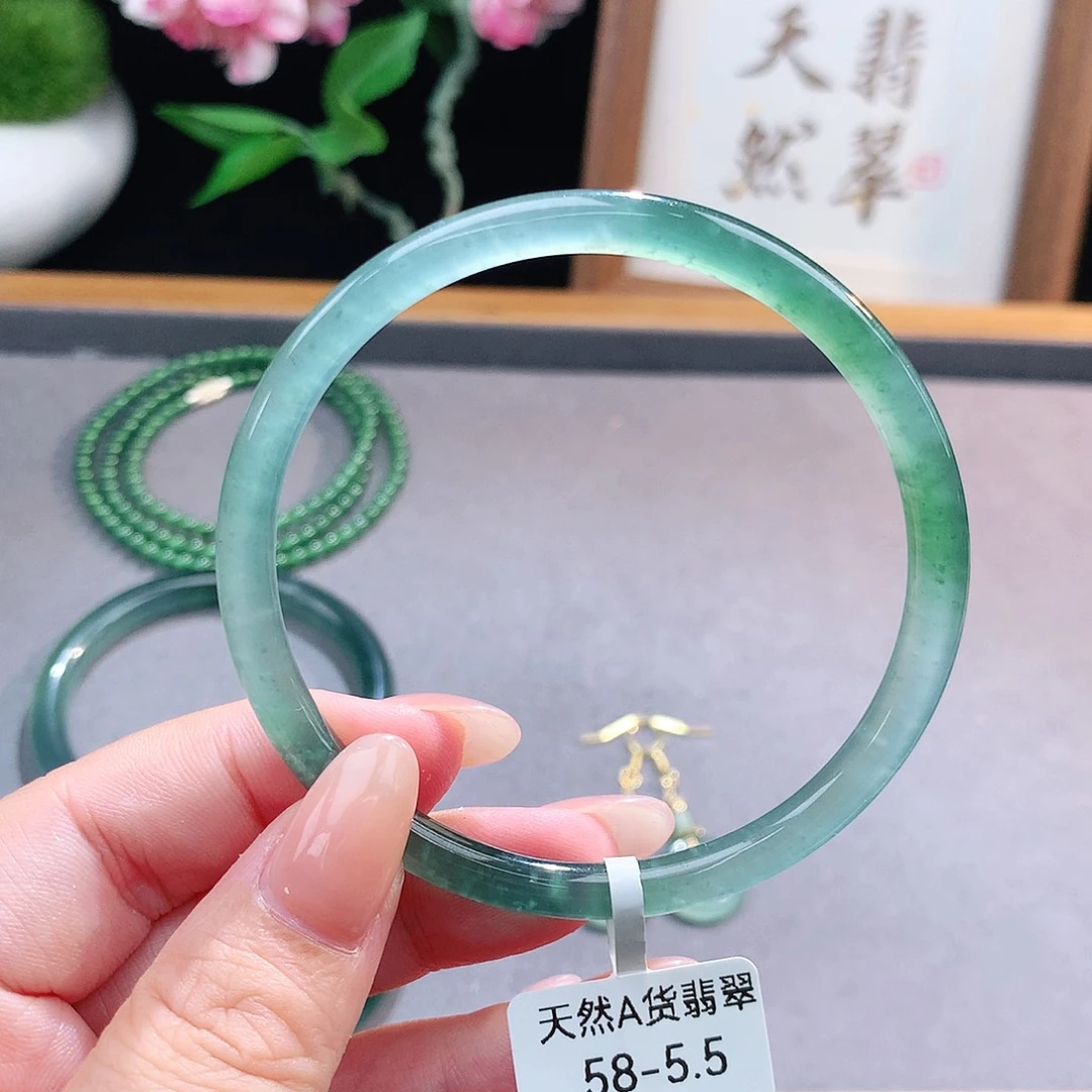 未镶嵌手镯（圆镯）翡翠