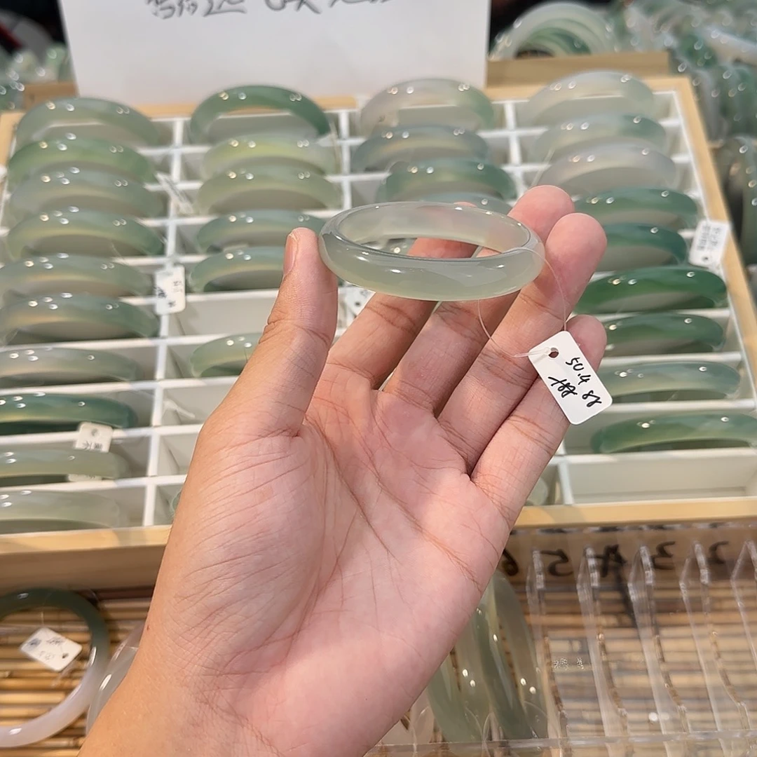 玛瑙/玉髓未镶嵌手镯圈口50.4