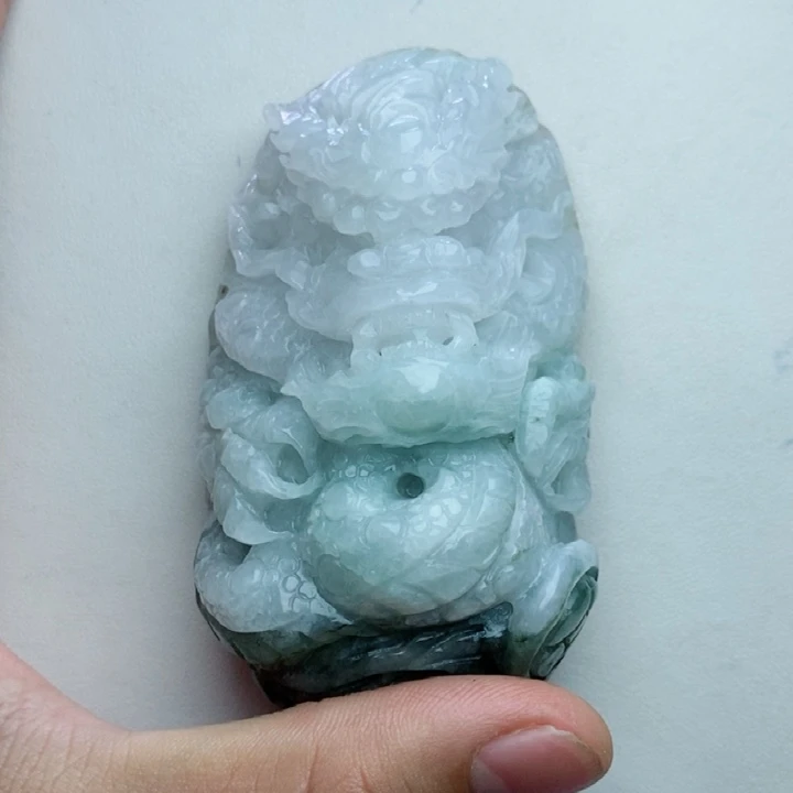 翡翠未镶嵌颈饰龙