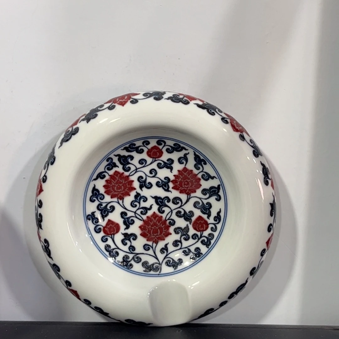 青花釉里红缠枝莲雪茄缸