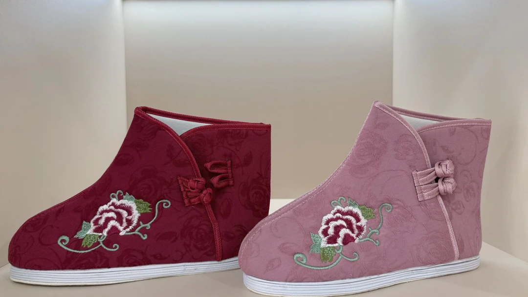 牡丹靴高档鞋古风刺绣女士手纳千层底鞋子