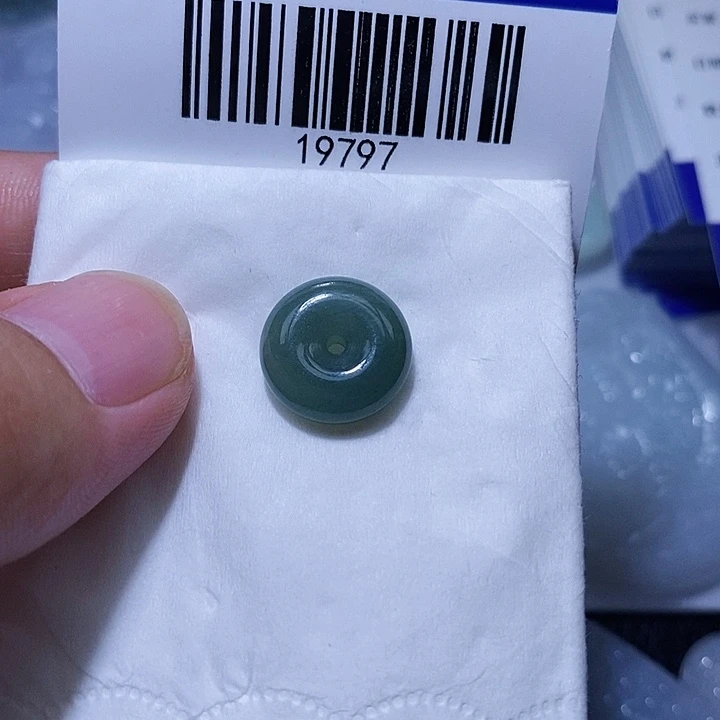 颈饰未镶嵌翡翠天光墟翡翠市场现金代购