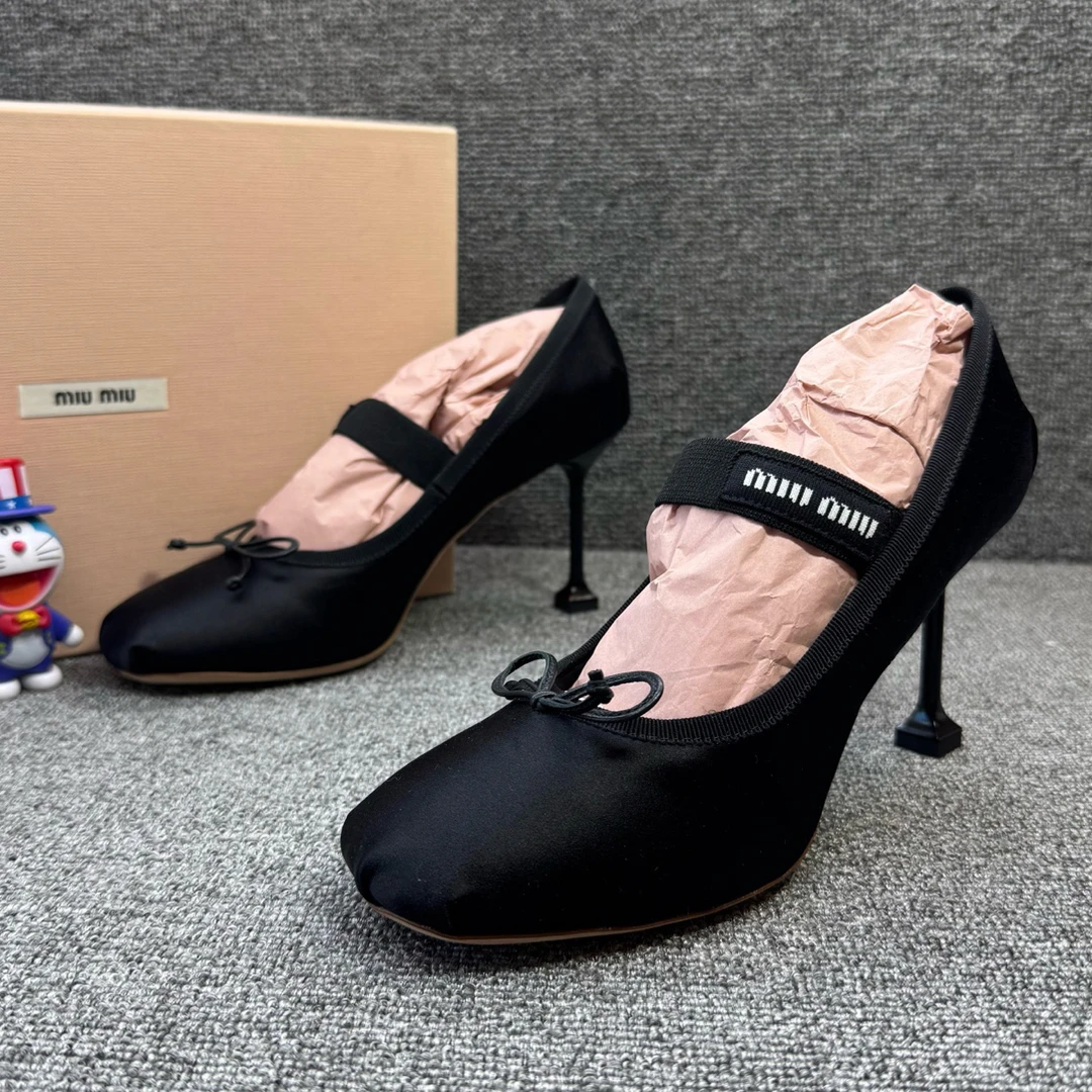 未使用 MIU MIU/缪缪 圆头黑色方根高跟鞋 D8399