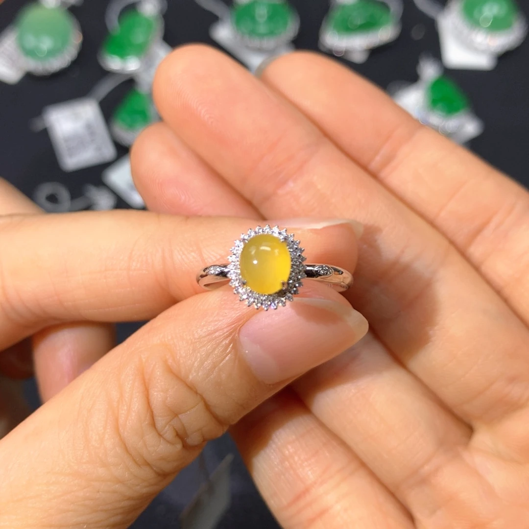 翡翠戒指18K金镶嵌翡翠