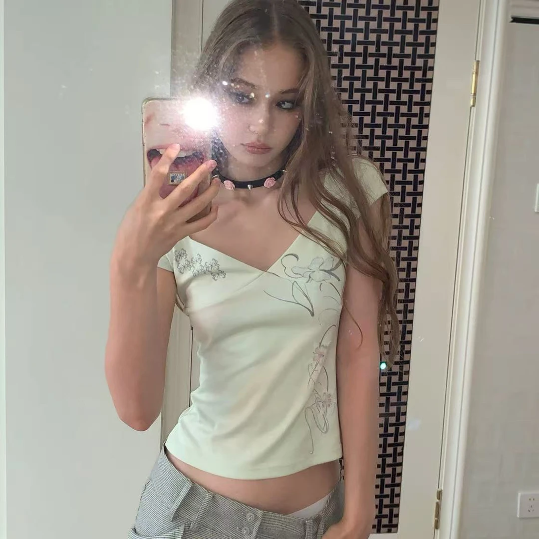 （浠儿家） 植物系薄荷绿v领短袖t恤女夏季复古修身显瘦上衣