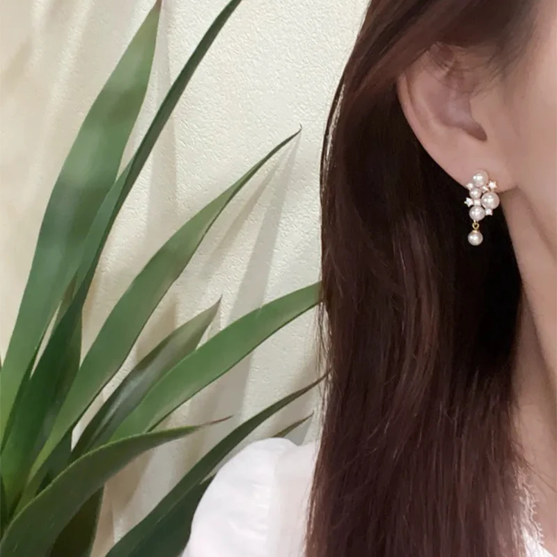 铜合金仿珍珠耳饰 法式复古珍珠流苏耳钉女葡萄串气质轻奢耳环