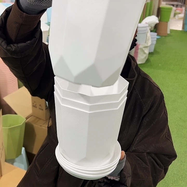 清仓八角FZ150口15高16白色带托4只