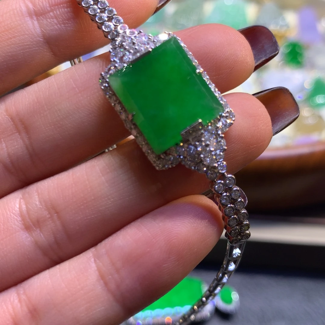 翡翠18K金镶嵌挂件翡翠吊坠