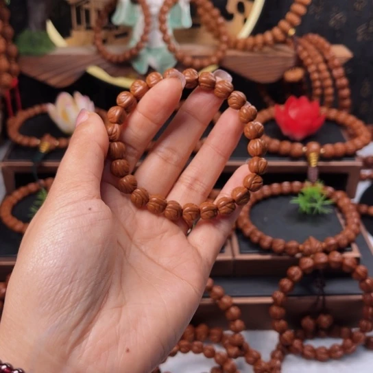 吊坠桃核破**王09玉龙脊手串