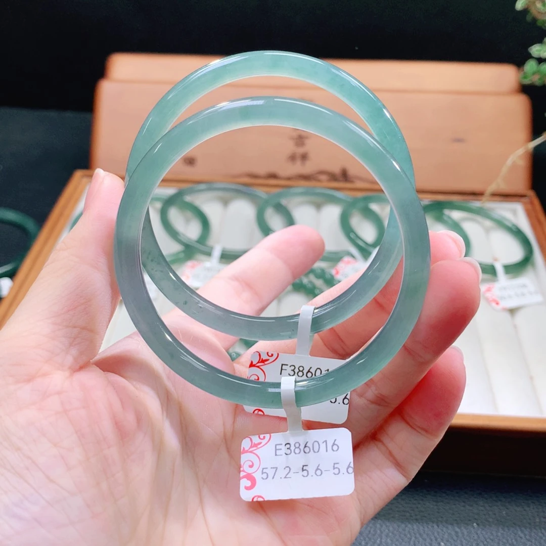 翡翠手镯（圆镯）未镶嵌
