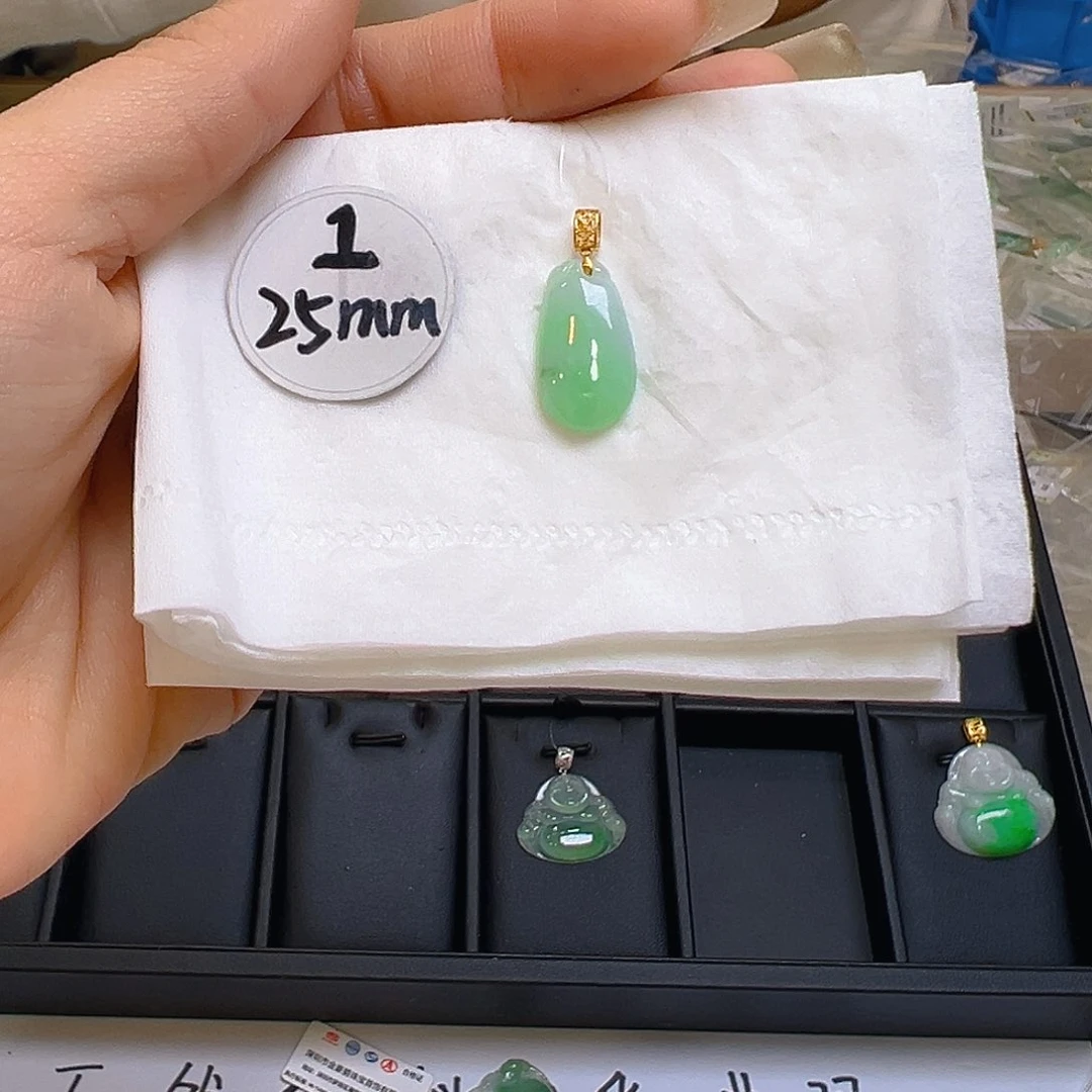 翡翠颈饰18K金镶嵌翡翠