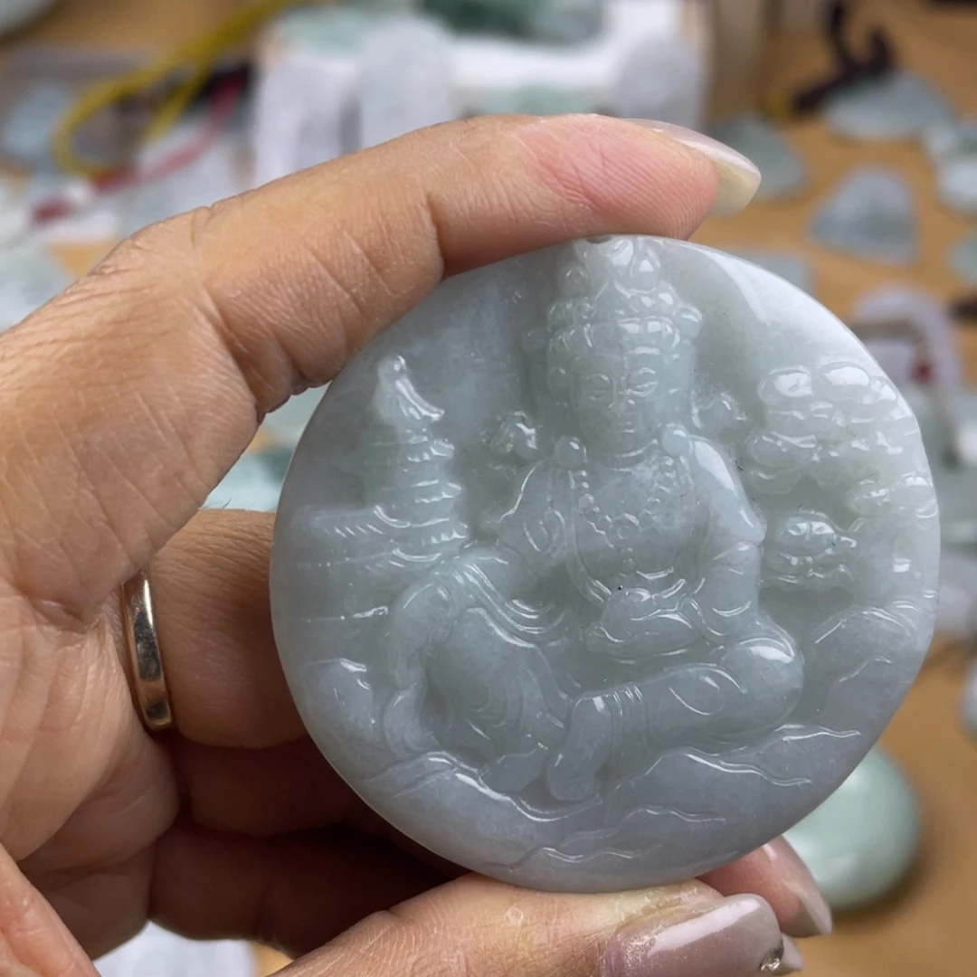 翡翠未镶嵌颈饰山水观音