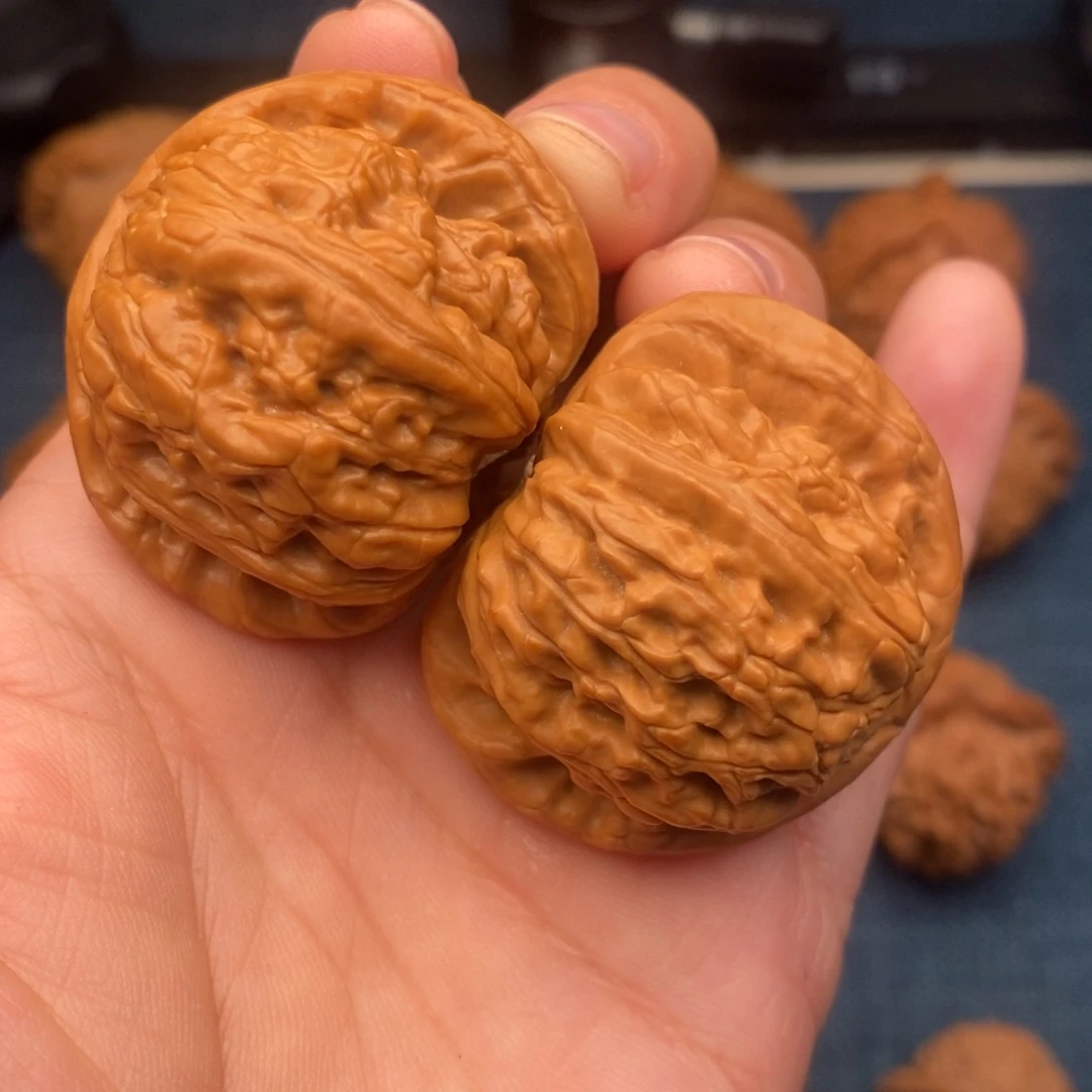 把件文玩核桃42红皮老树球白