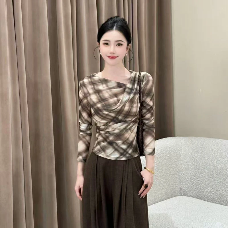 【桐花铃】格纹晕染斜领长袖T恤女秋季新款设计感打底衫上衣8483