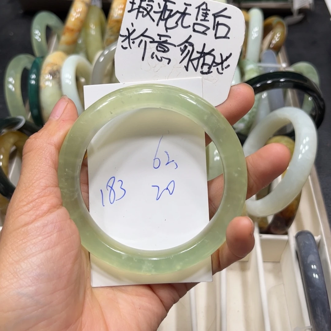 蛇纹石玉未镶嵌手镯