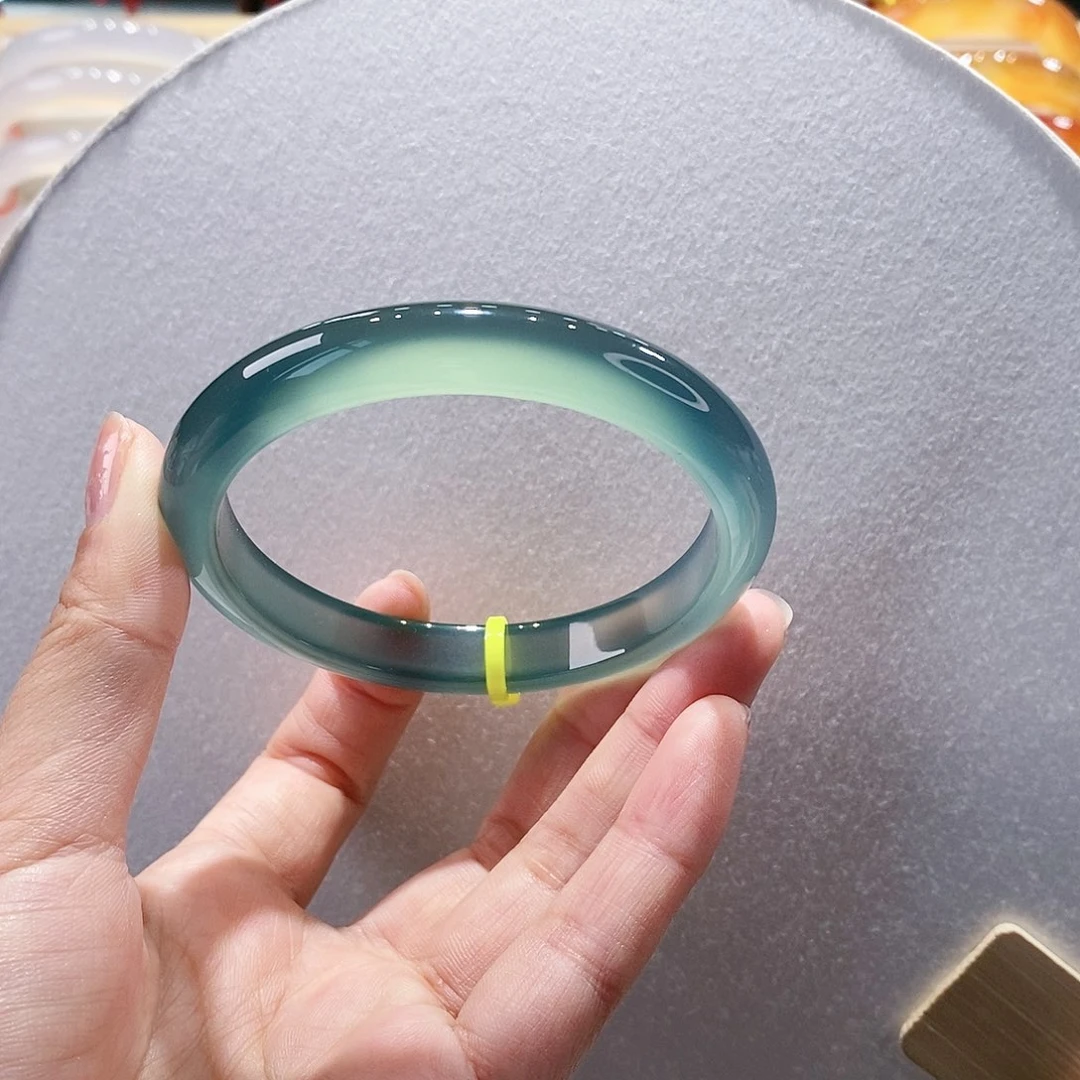 玛瑙/玉髓手镯未镶嵌61.0