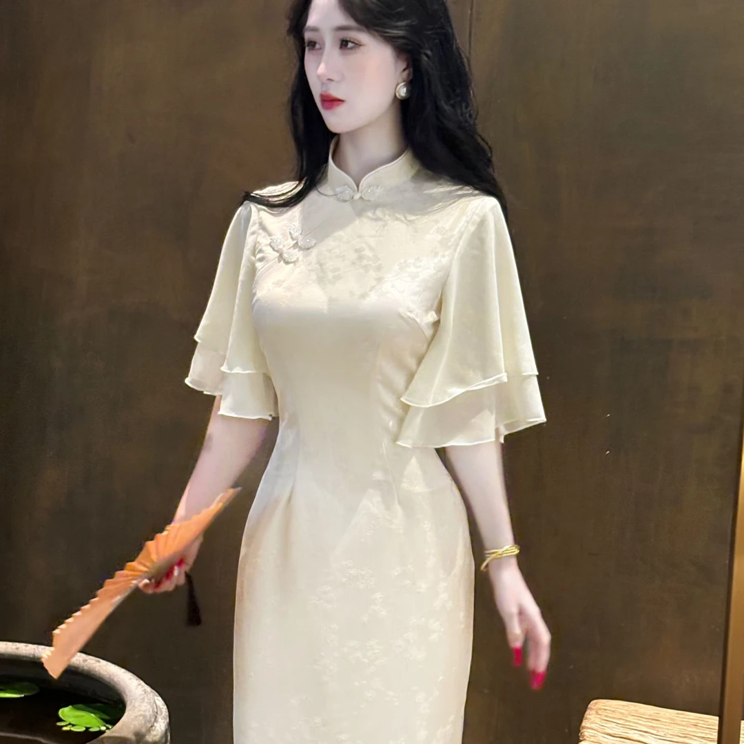 LHMknk1画报夫人原创自制国风素雅荷叶袖新中式白色旗袍裙 念白椿