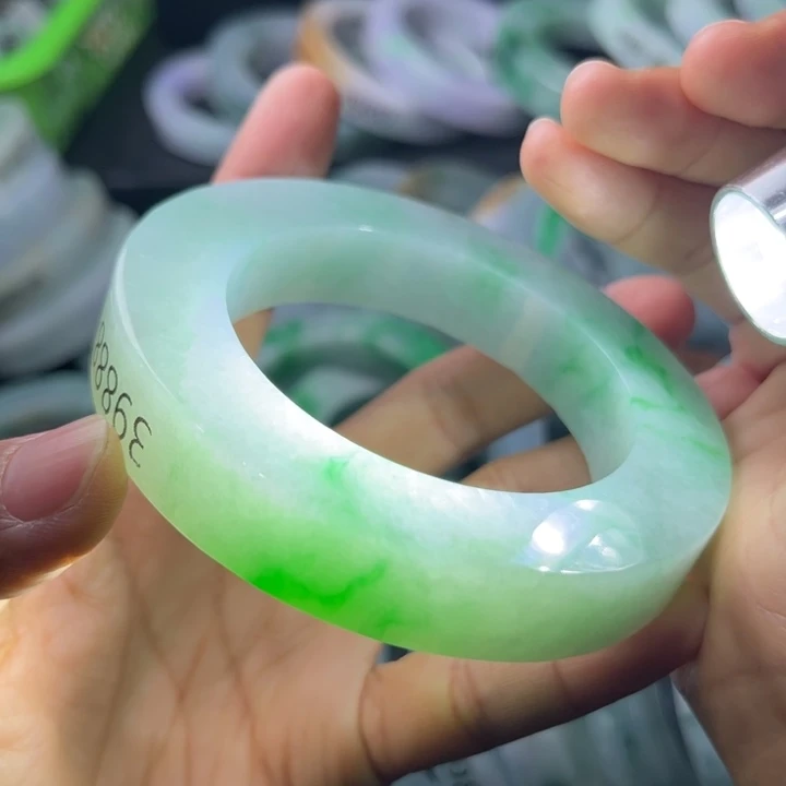 定制翡翠未镶嵌手镯