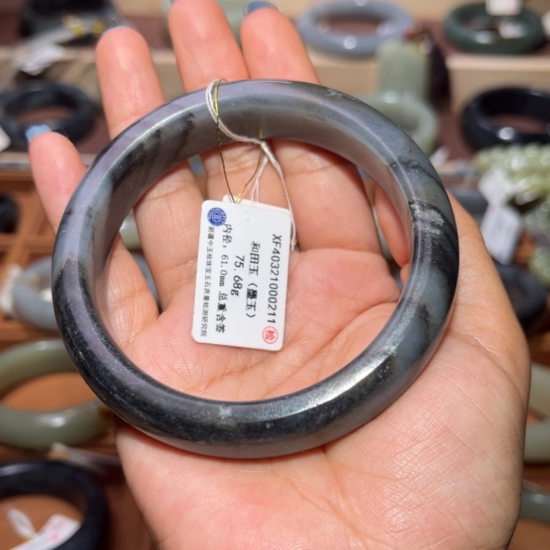 和田玉未镶嵌手镯