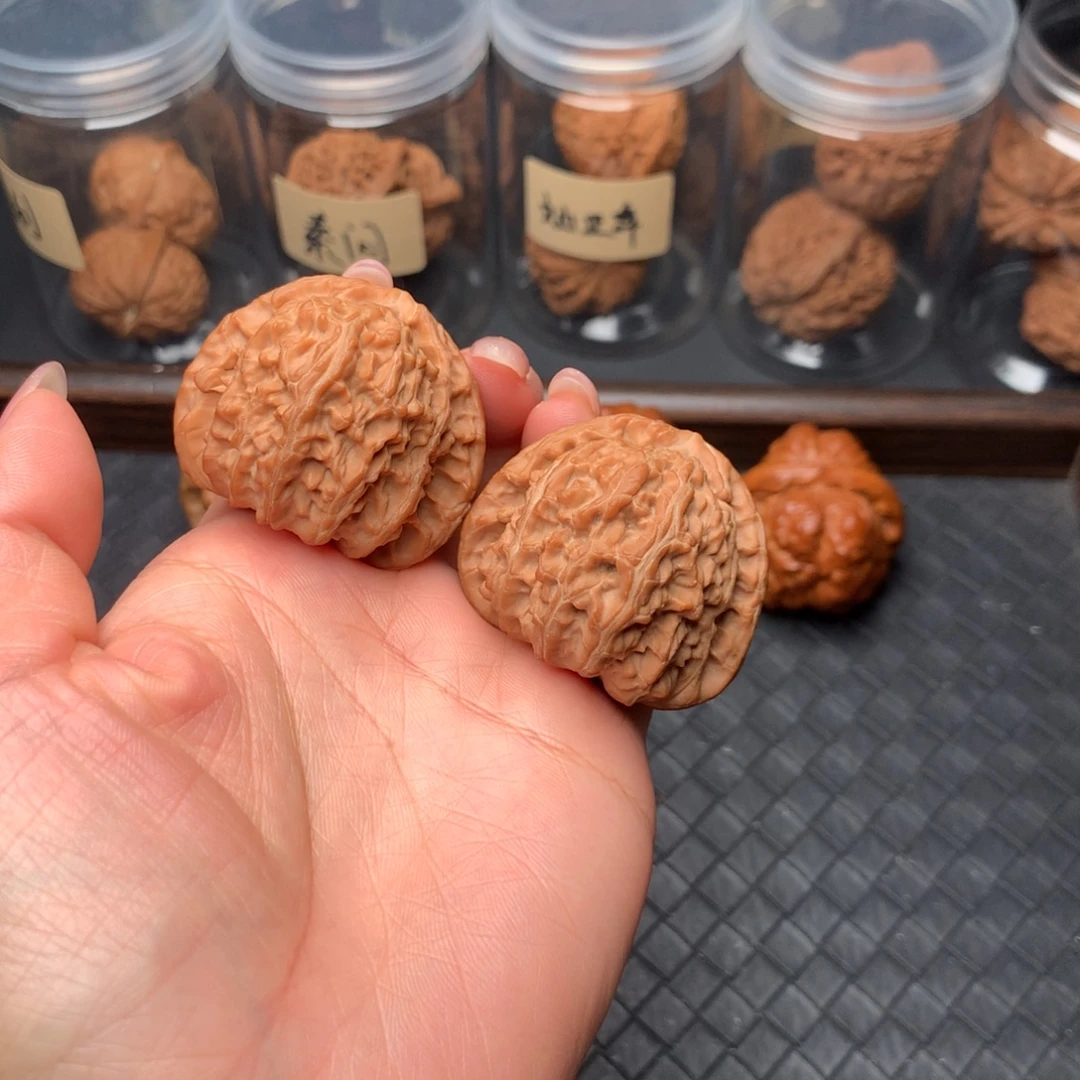 文玩核桃吊坠42三角白