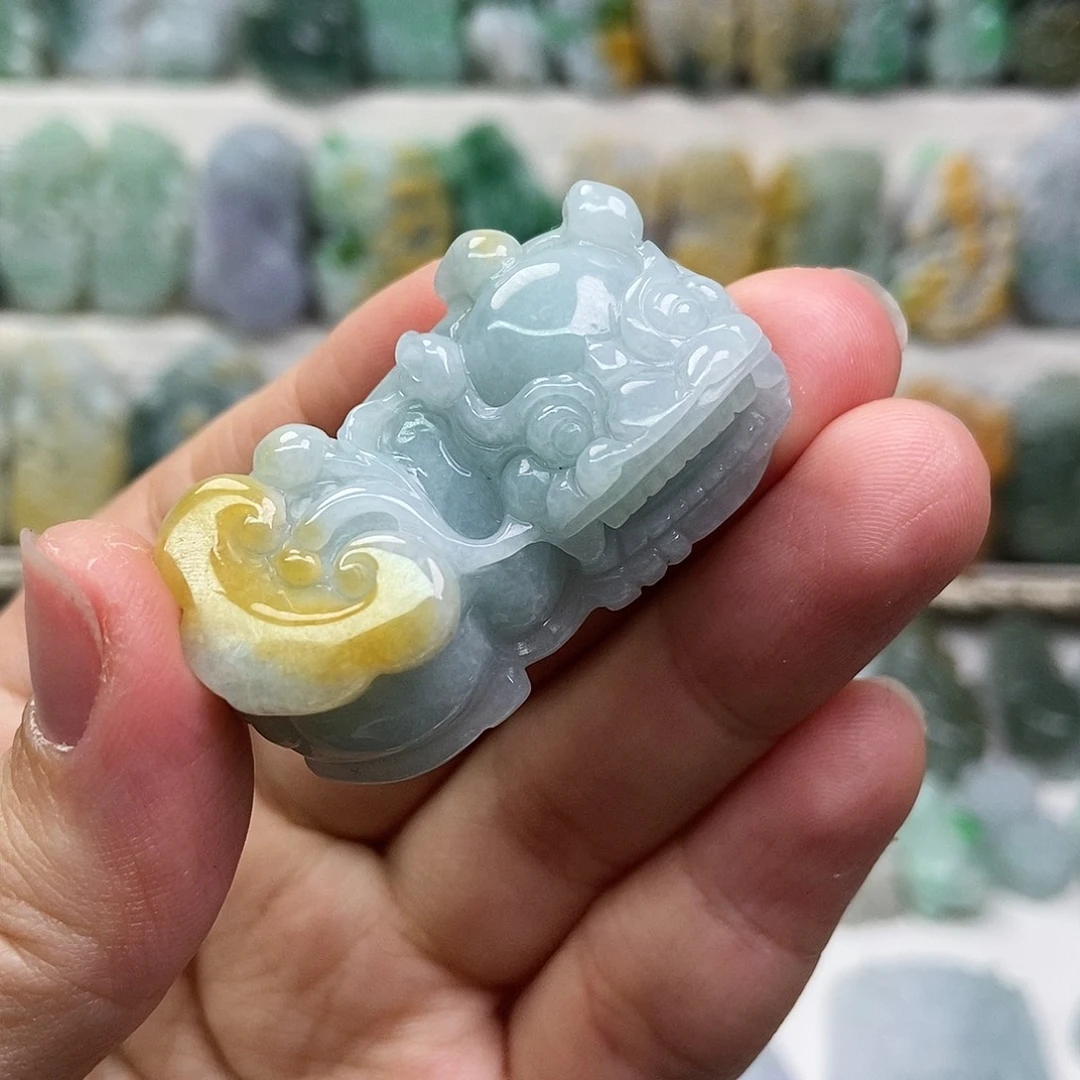 翡翠未镶嵌吊坠(赠链)