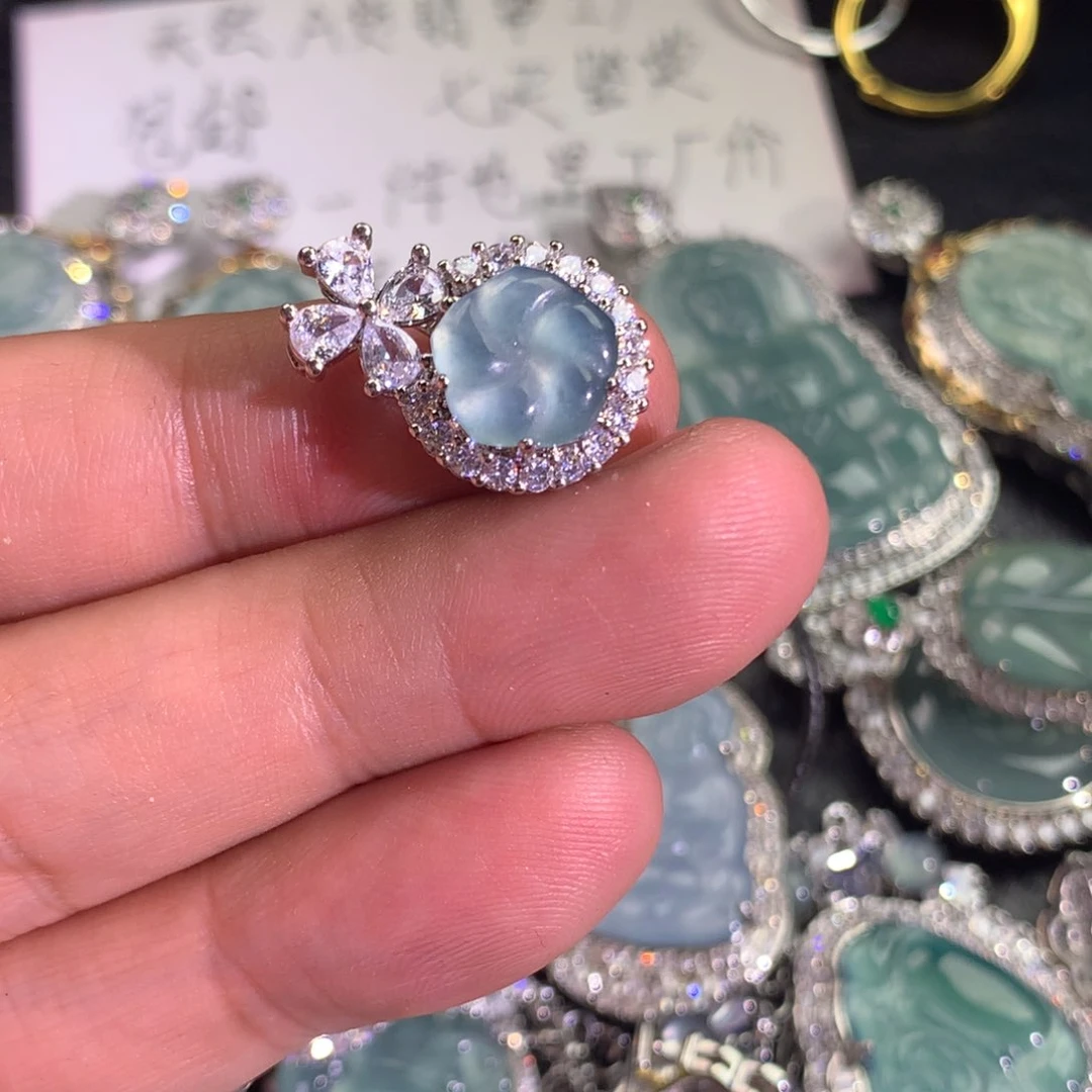 翡翠颈饰未镶嵌有钱花