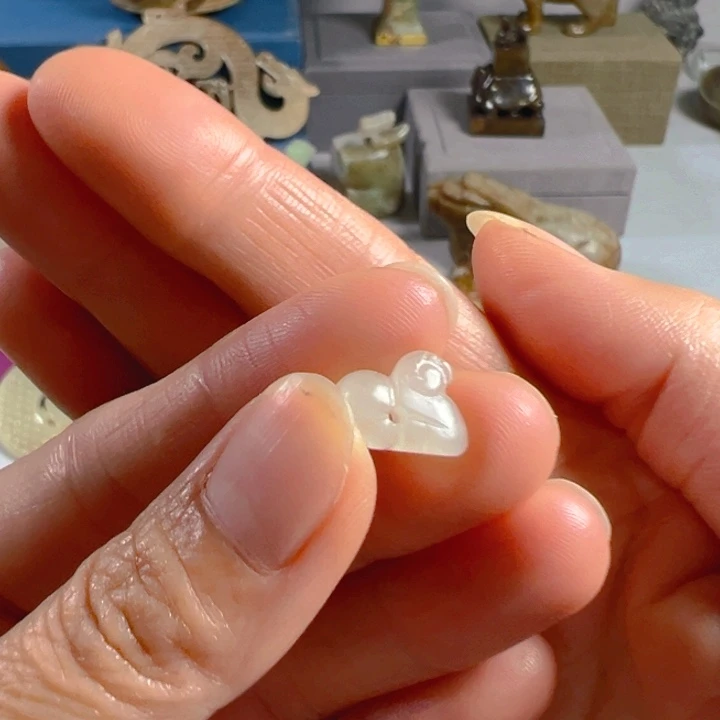 日***辉和田玉（糖玉）未镶嵌挂件