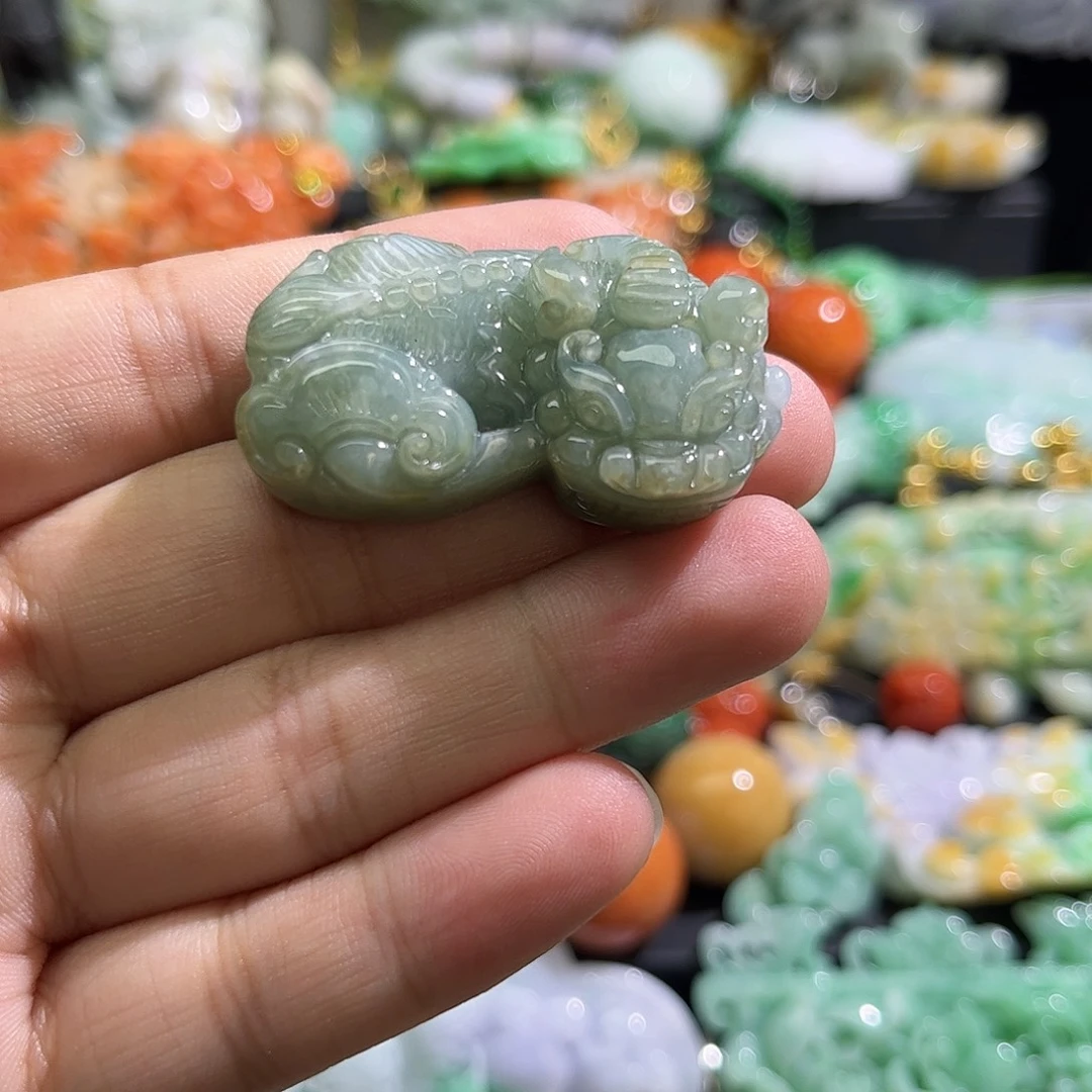 翡翠未镶嵌颈饰待编织