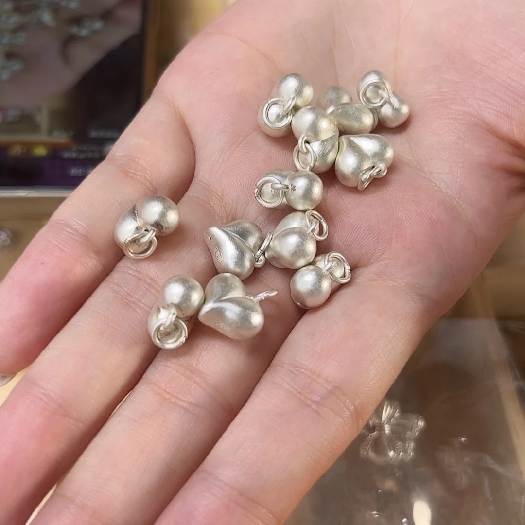 吊坠足银爱心足银小屁桃吊坠