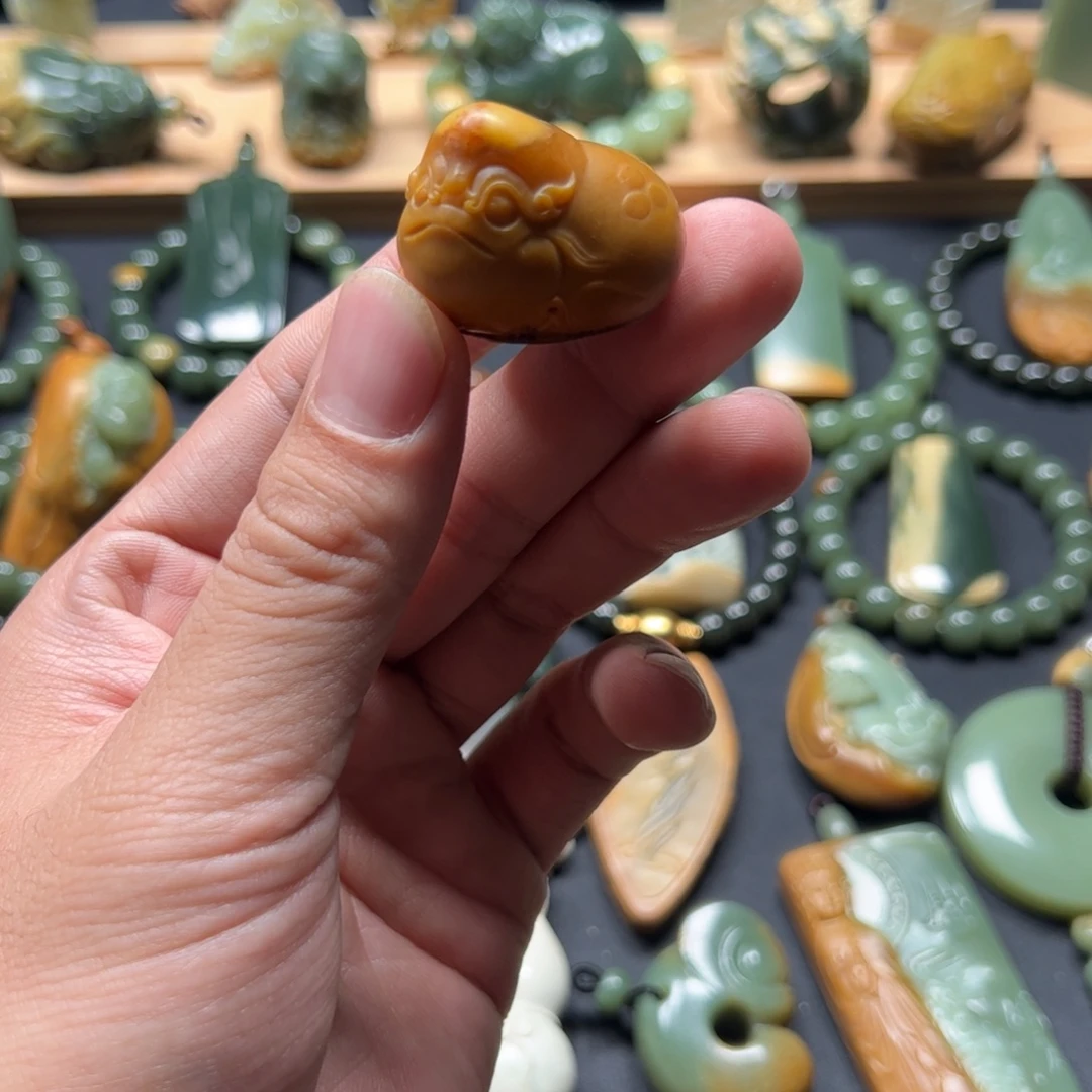 越***米岫岩河磨玉（透闪石质玉）未镶嵌颈饰