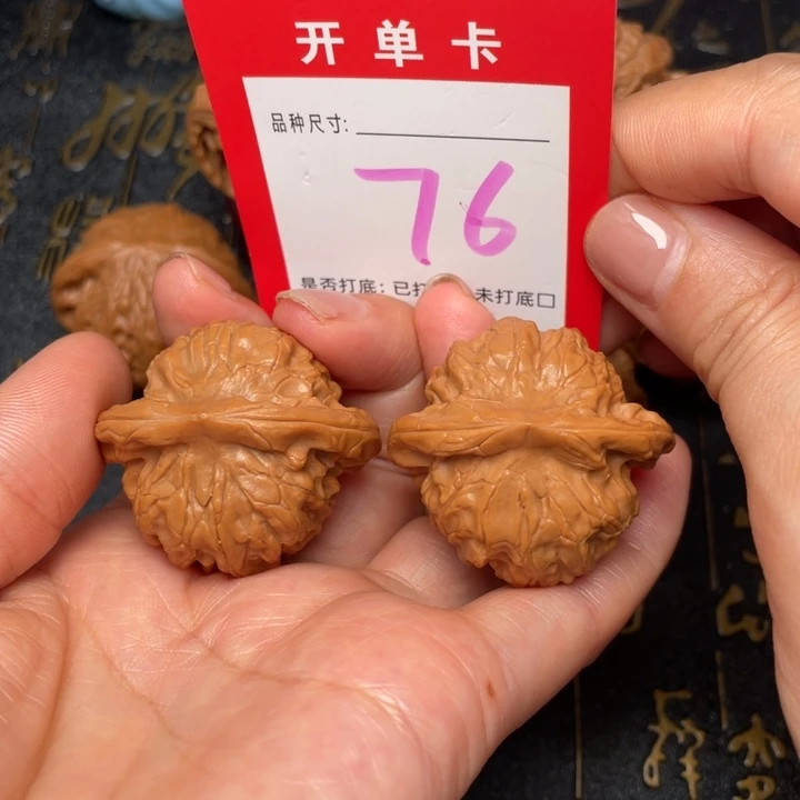吊坠桃核文玩了吗