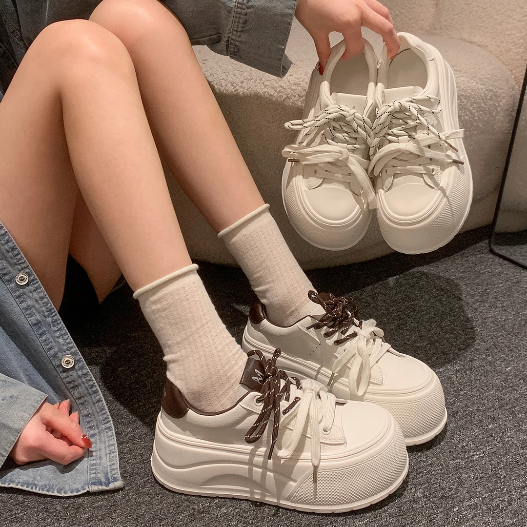 贾不假板鞋女款2025新款秋冬厚底舒适松糕底时尚百搭爆款小白鞋子