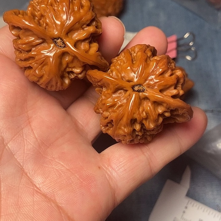 M***K吊坠文玩核桃45盘